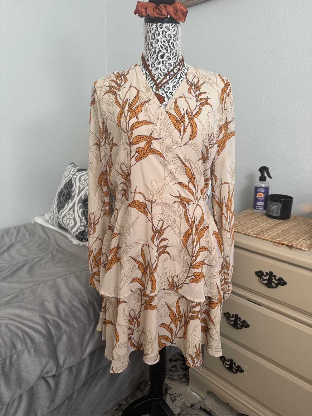 Girl in mind beige mini Dress w/Rust Leaf Print layered skirt Long Sleeves Sz 12